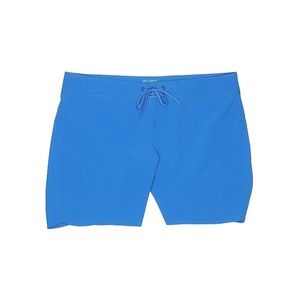Carve Designs Board Shorts, size 6